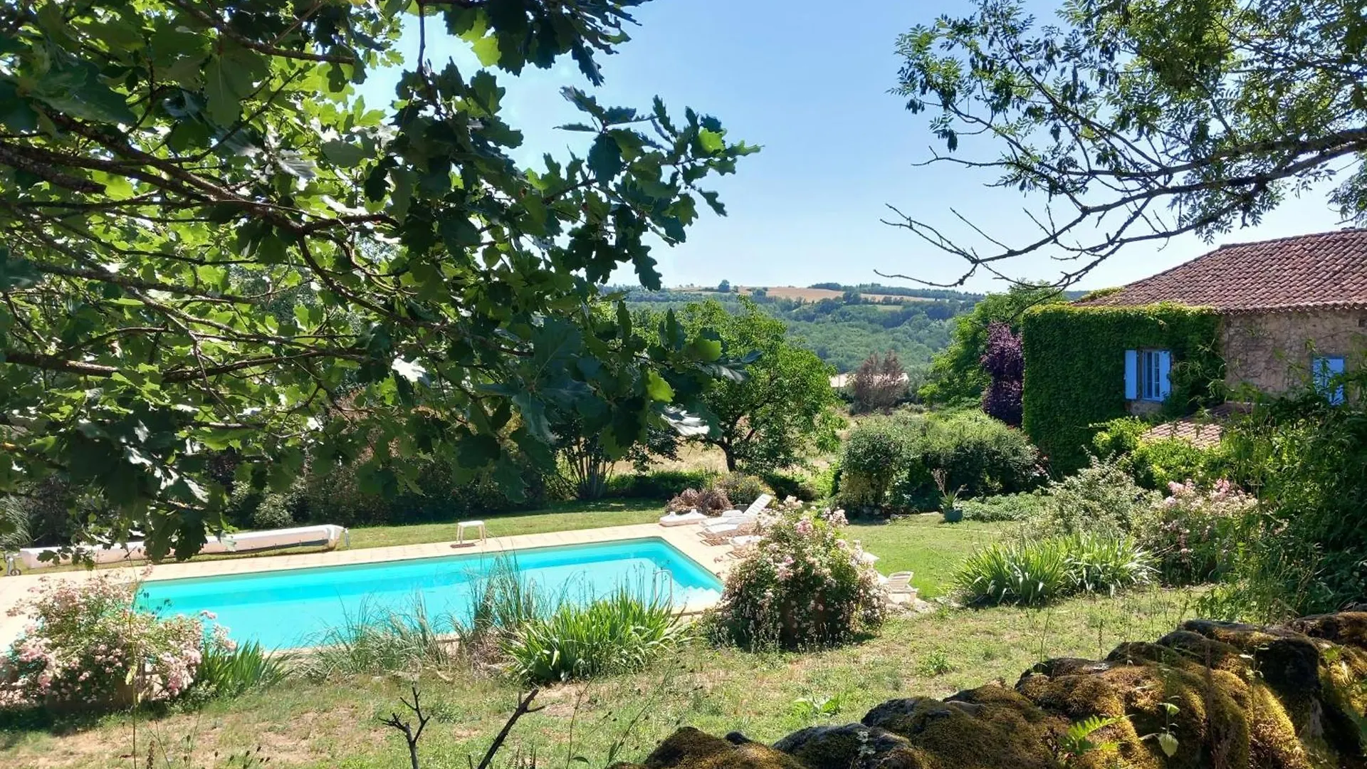 Gite Les Volets Bleus Du Segur Le Segur Tatil Evi