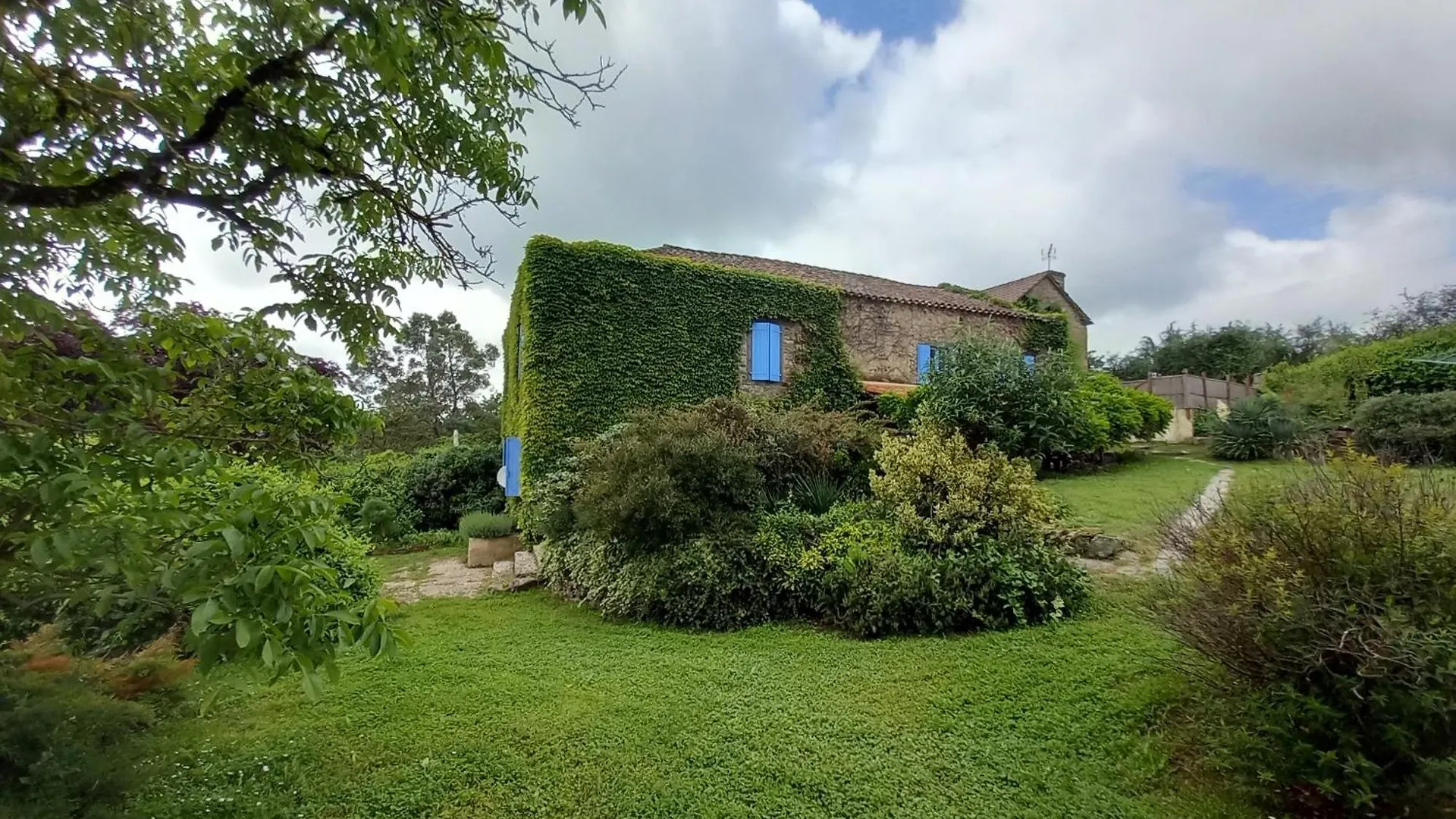 Tatil Evi Gite Les Volets Bleus Du Segur Le Segur Fransa